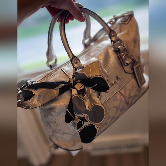 Coach Bag - Picture 1 of 10